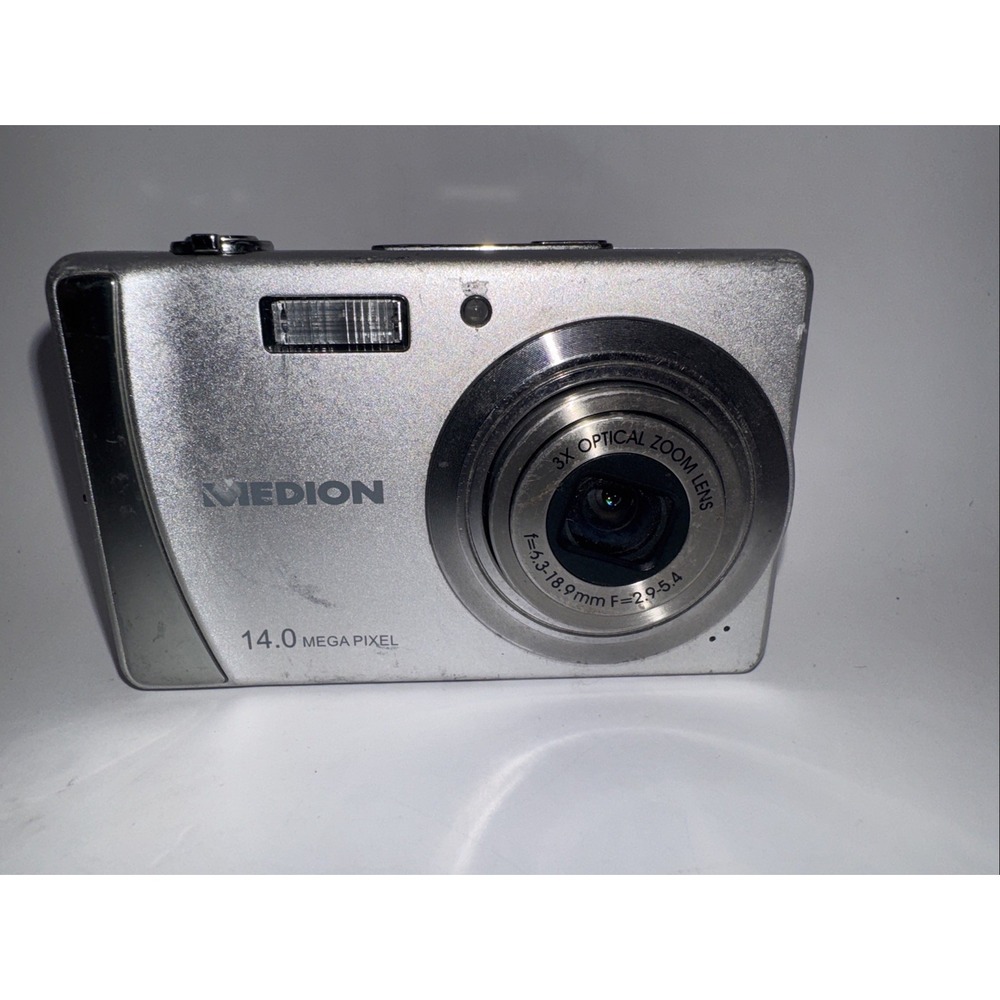 Medion MD 86276 14.0 MP Digital Camera Silver  untested
